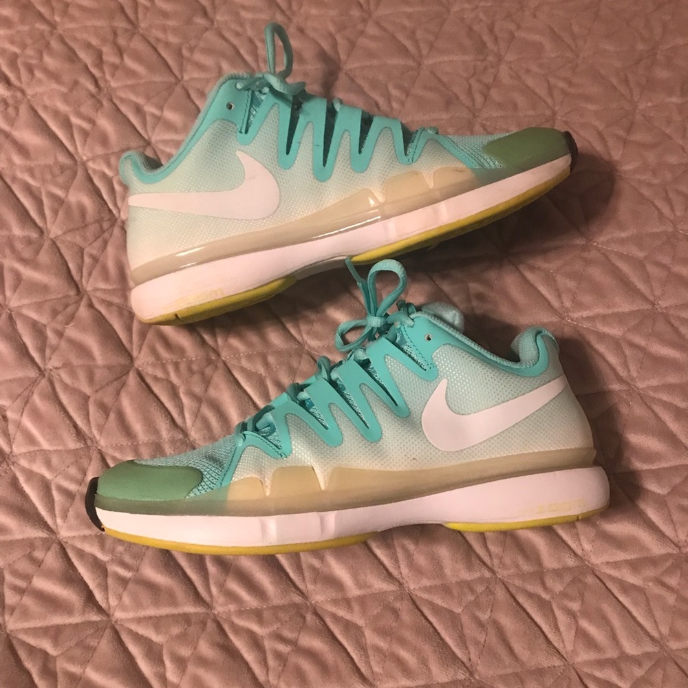 Nikes Size 7.5